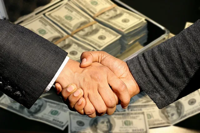 conclusion of contract, handshake, trade, business, profit, black money, control, treasury, sale, to buy, selling, commercial, shopping, money case, currency, money, contract, dollar, shaking hands, handshake, profit, selling, selling, selling, selling, selling. Closing and integration examples: five late stage failures and the fix for each