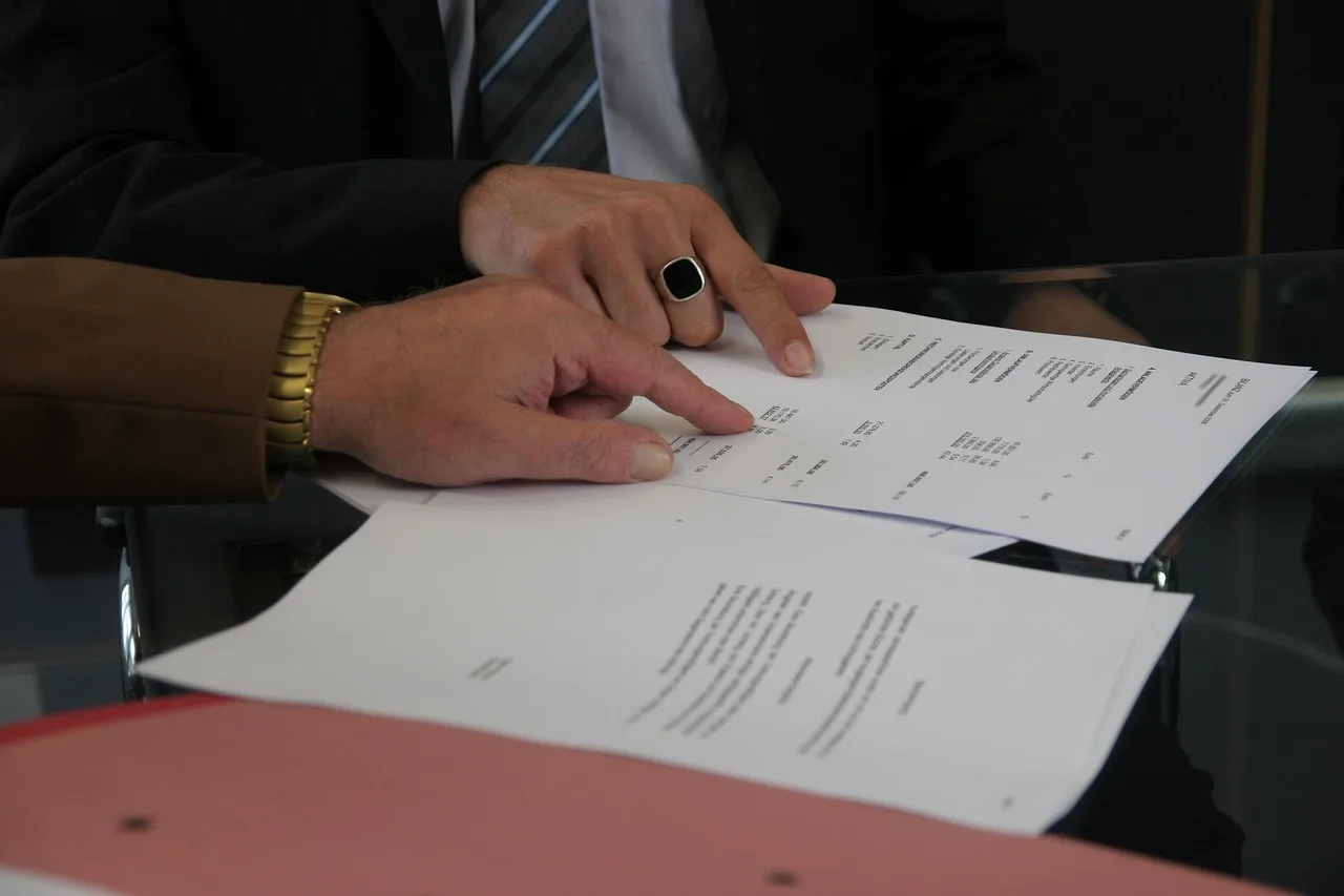 contract, consultation, office, meeting, boss, secretary, hand, understanding, arrangement, decision, agreement, convention, desk, lease, sign, signing, conclusion, contract, contract, contract, contract, contract, consultation, meeting, agreement, lease. Where do deal structures mistakes actually start, long before signing?